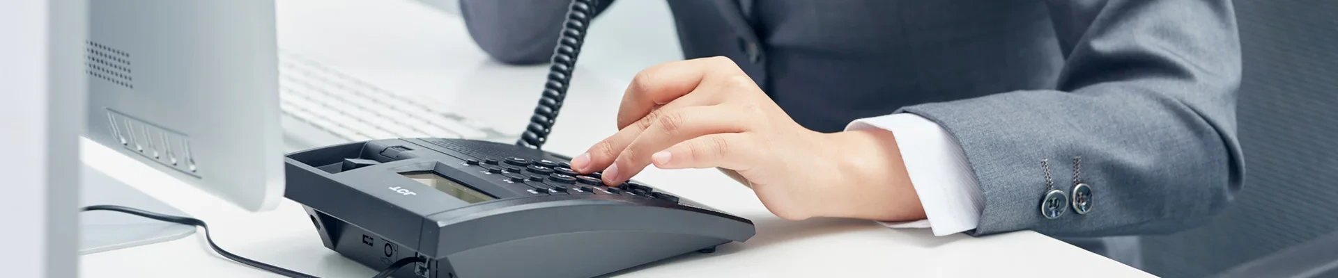 Бізбен хабарласыңы